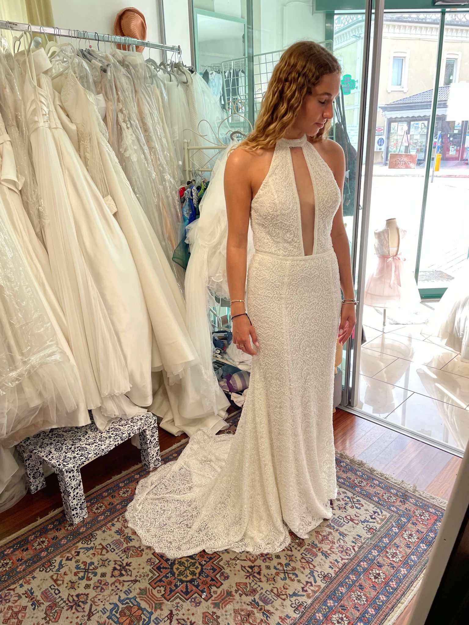 Abito sposa Busca Couture Fano in pizzo perlinato sirena